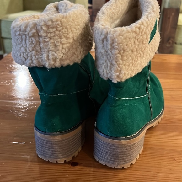 Chunky Heeled Suede Kelly Green Chelsea Winter Boots Size. 41 - Picture 4 of 9